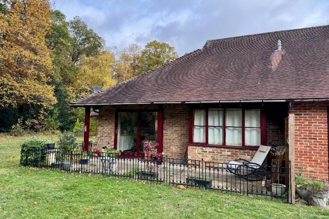 2 bed property, in Meridian Court, £270,000