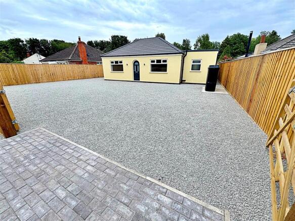 3 bed property, in Sea Lane, £280,000