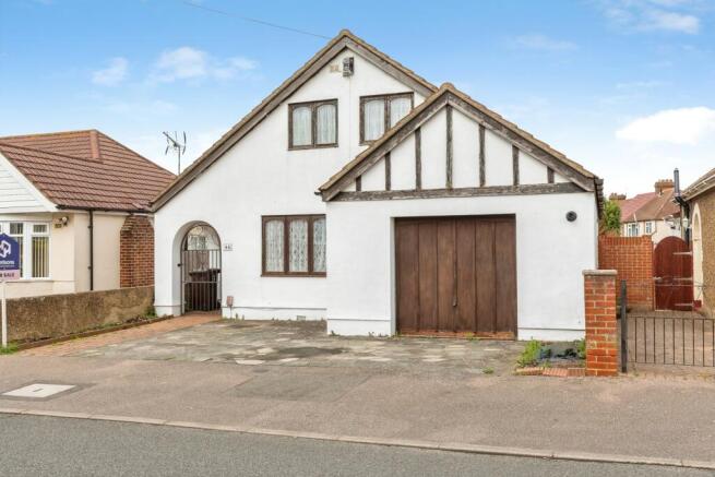 4 bed property, in Gerrard Avenue, £450,000