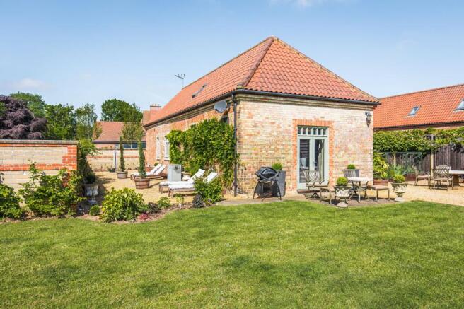 3 bed property, in Distinguished Barn Conversion in Weasenham, £635,000