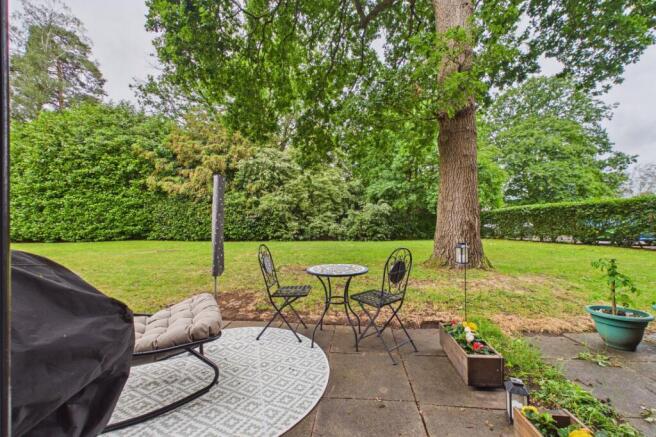 1 bed property, in Wayland Close, £210,000