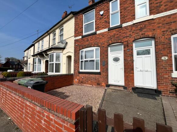 2 bed property, in Willenhall WV13, £160,000