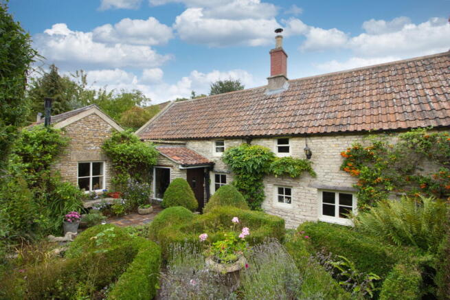 3 bed property, in Little End, £725,000