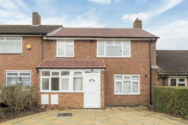 4 bed property, in Vanbrough Crescent, £585,000