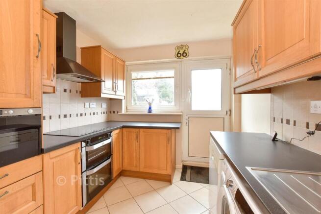 3 bed property, in Spring Walk, £200,000