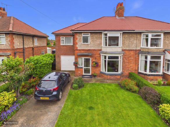 4 bed property, in Manorfield Road, £295,000