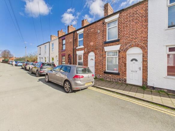 2 bed property, in Spital Walk, £186,000