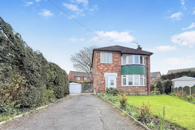 3 bed property, in Westover Road, £325,000