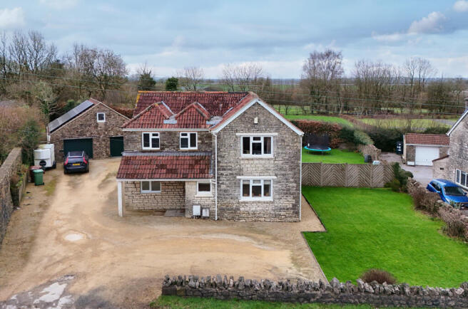 5 bed property, in Broadway, £750,000