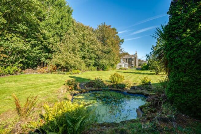 4 bed property, in Green Meadows, £1,095,000