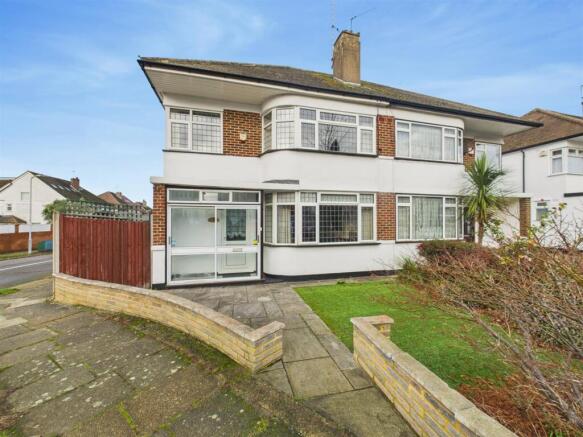 3 bed property, in Warrender Way, £675,000