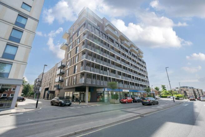 1 bed property, in Windsor Road, £189,950
