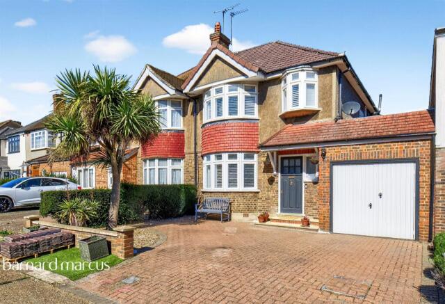 3 bed property, in Somerset Close, £700,000