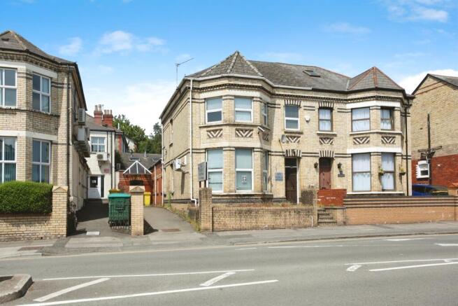 5 bed property, in Chepstow Road, £260,000