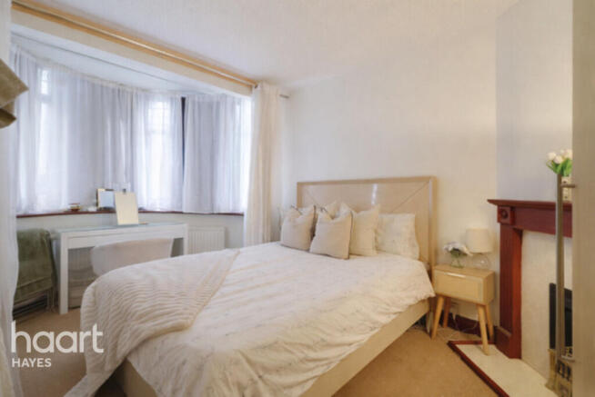 3 bed property, in Croyde Avenue, £600,000