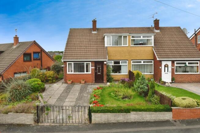 3 bed property, in Ashenhurst Road, £160,000