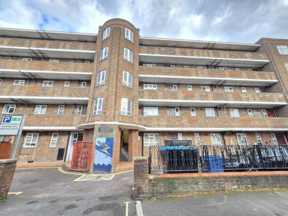 1 bed property, in Huntsman Street, £175,000