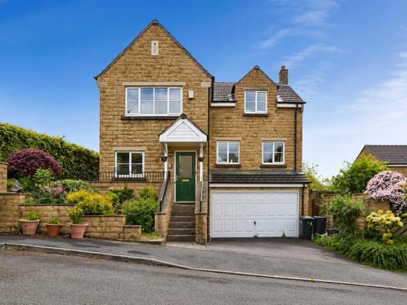 4 bed property, in Elderberry Close, £350,000