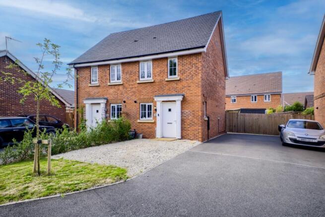 2 bed property, in Drooper Drive, £300,000