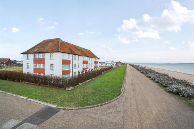 3 bed property, in Princes Drive, £400,000