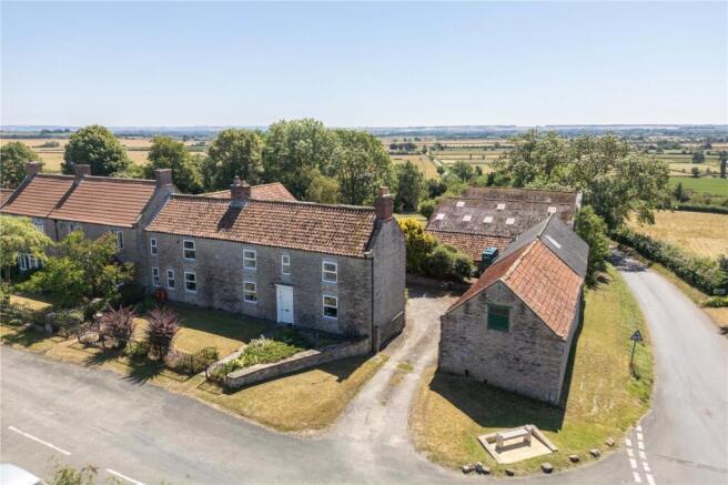 5 bed property, in Main Street, £795,000