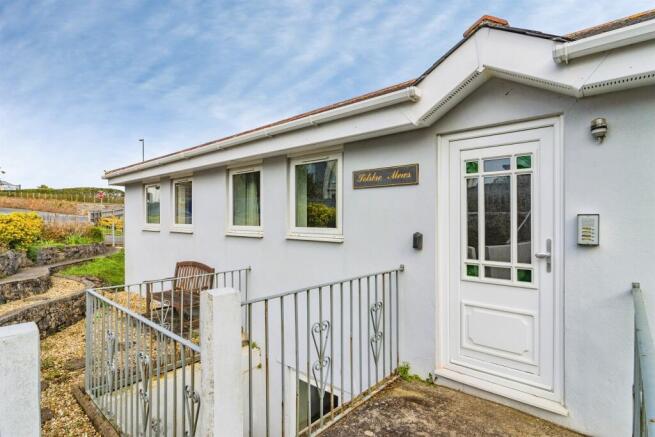 2 bed property, in Solsbro Mews, £110,000