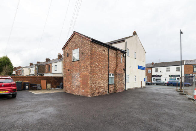 6 bed property, in Preston Road, £125,000