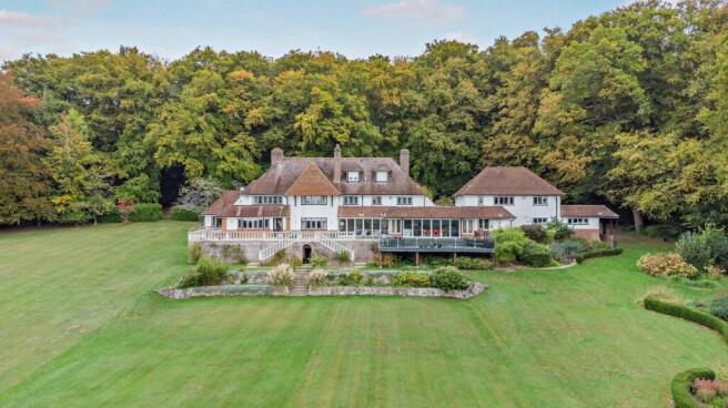 8 bed property, in Whitchurch on Thames, £3,950,000
