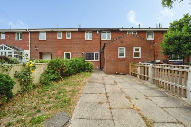 3 bed property, in Bemrose Way, £70,000