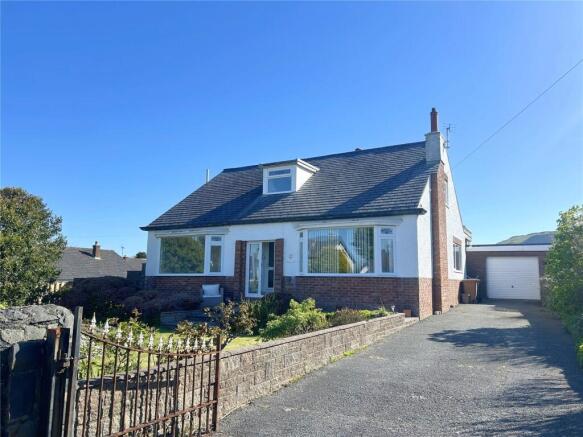 4 bed property, in Ffordd Cadfan, £280,000