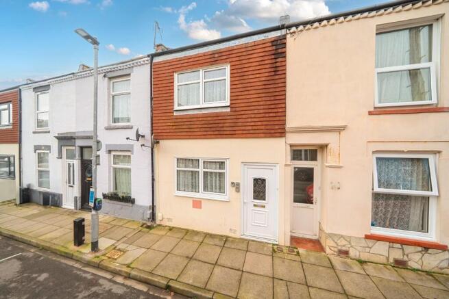 2 bed property, in Adair Road, £230,000
