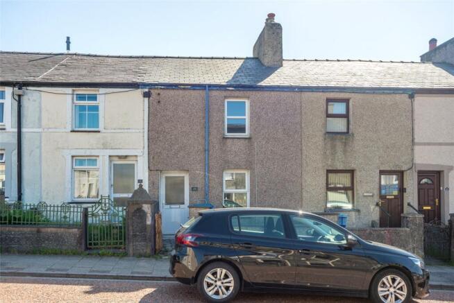 2 bed property, in Water Street, £95,000