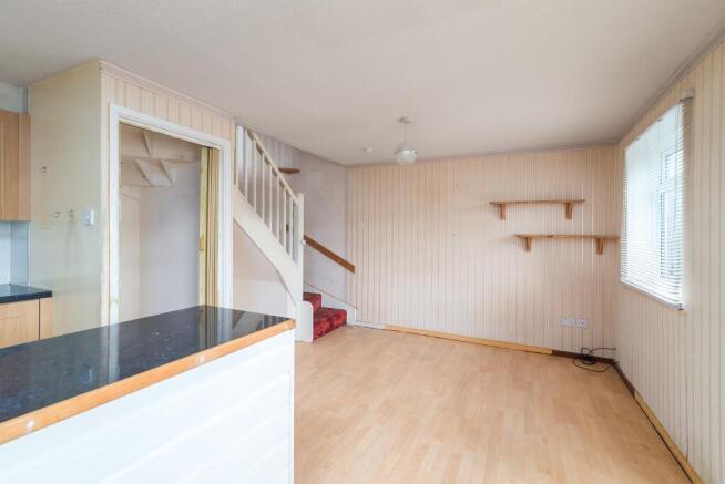 1 bed property, in Hillary Close, £174,950