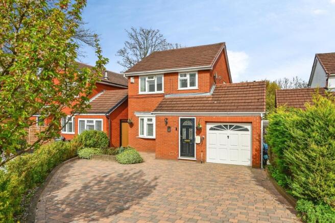 3 bed property, in High Beeches, £365,000
