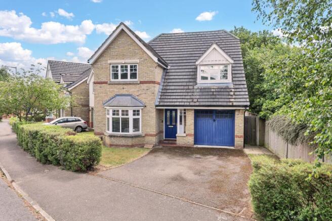 4 bed property, in Heasman Close, £450,000