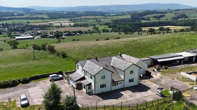 6 bed property, in Comb Hill, £650,000