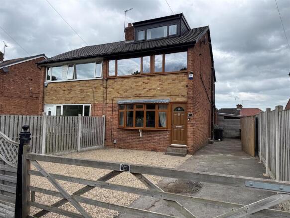 5 bed property, in Summerbridge Crescent, £299,950