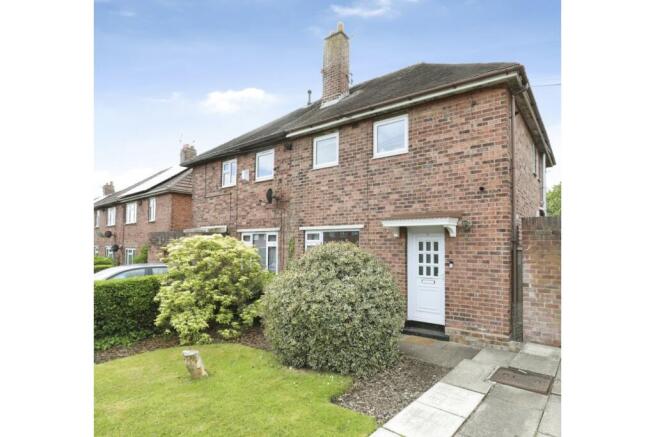 3 bed property, in Finstock Avenue, £170,000