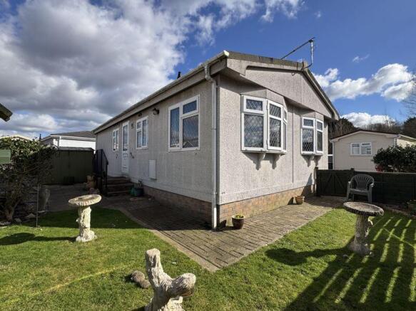 2 bed property, in Purbeck View Park, £120,000