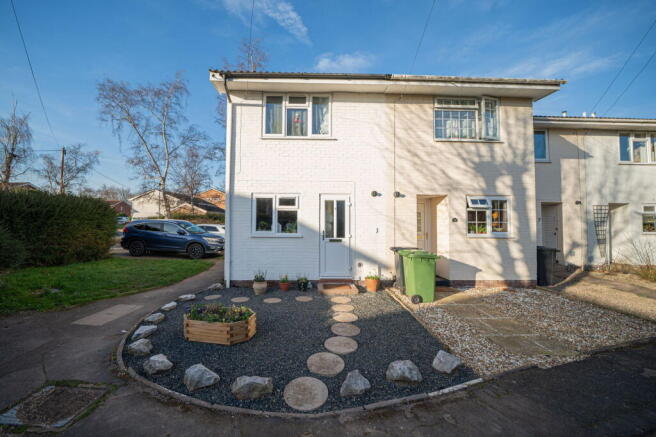 2 bed property, in Goodwood Walk, £190,000