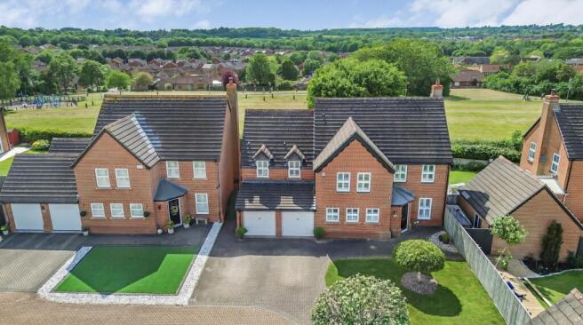 5 bed property, in The Bramptons, £775,000