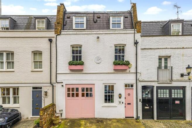 3 bed property, in Pavilion Road, £2,750,000