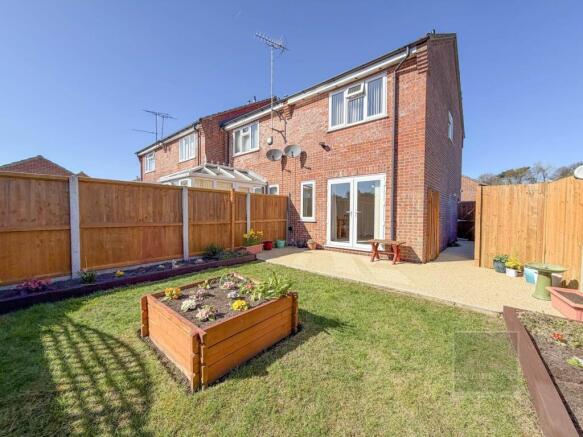 2 bed property, in Gorse Close, £240,000