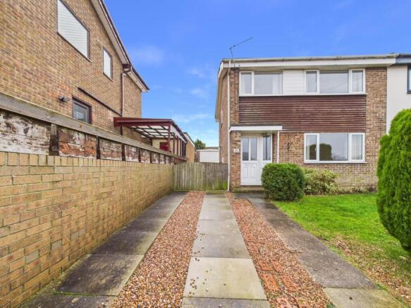 3 bed property, in Pear Tree Close, £240,000