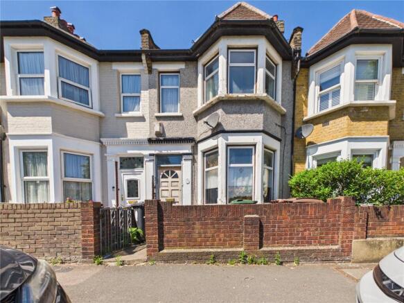 5 bed property, in Chingford Road, £485,000