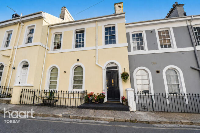 4 bed property, in Coburg Place, £220,000