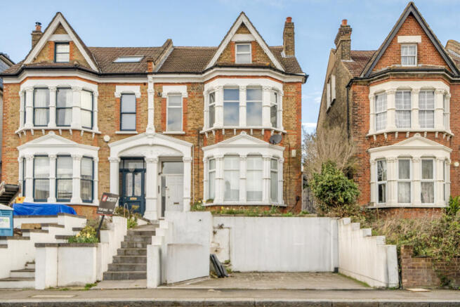 2 bed property, in Underhill Road, £600,000