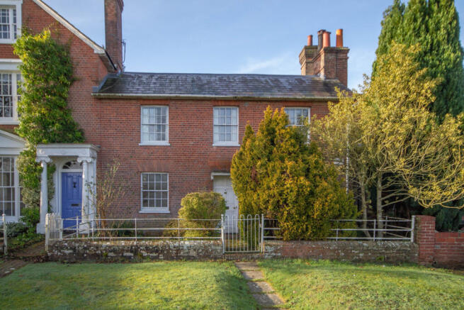3 bed property, in The Green, £400,000