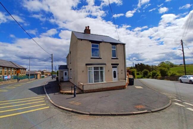 2 bed property, in Pinfold Lane, £110,000
