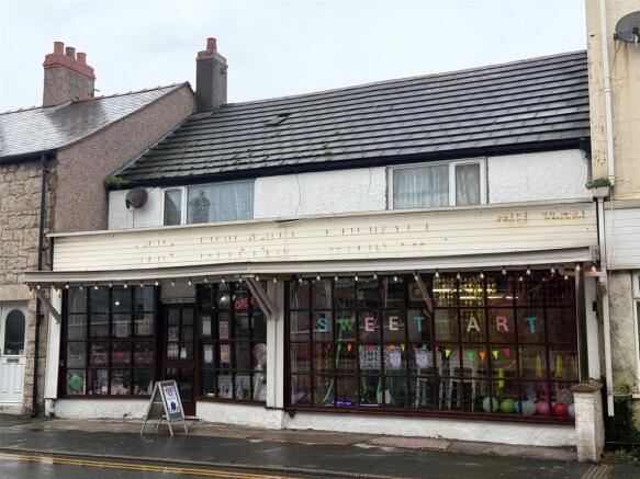 1 bed property, in Wellington Road, £120,000